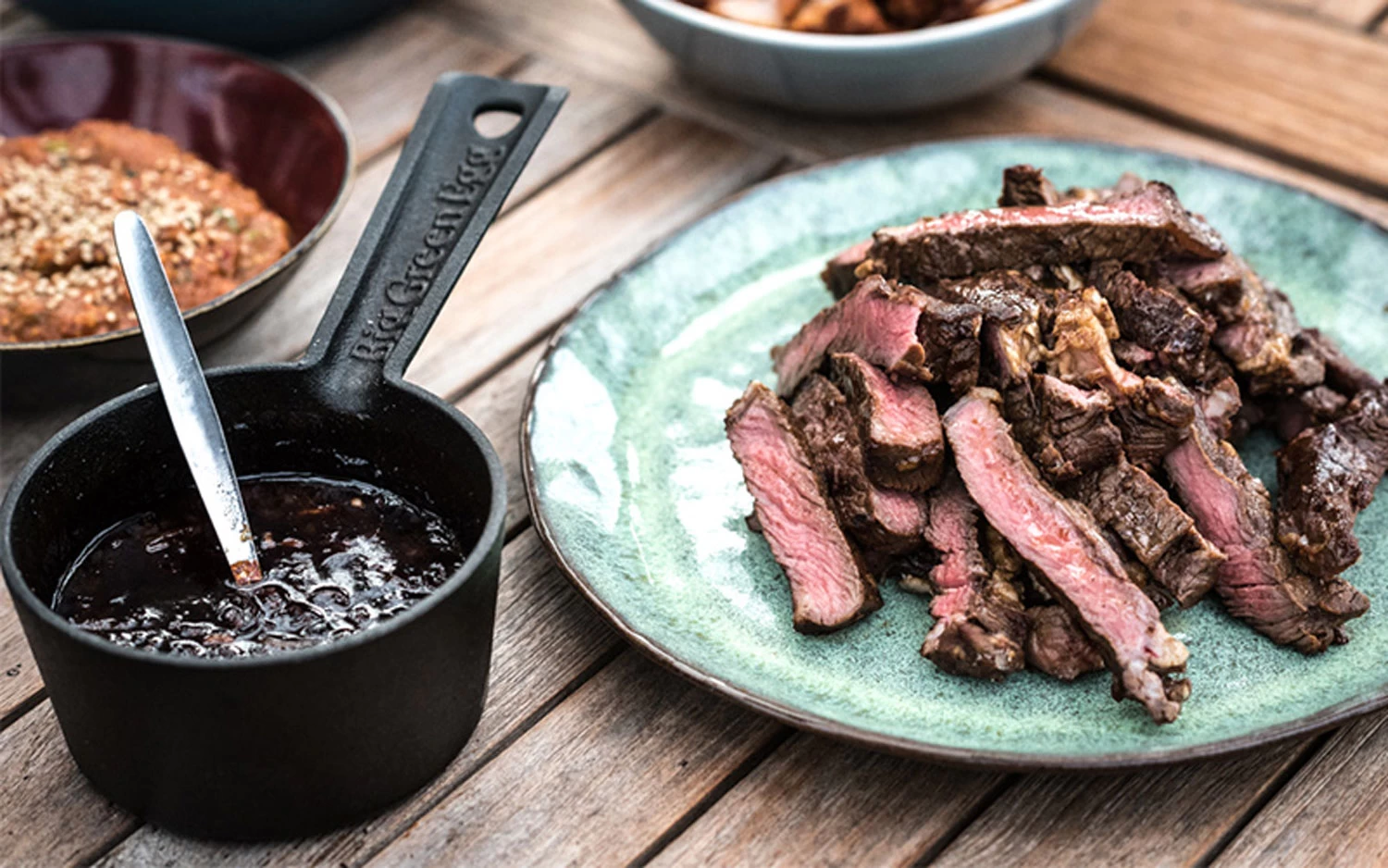 Big Green Egg Gusseisen Saucentopf Mit Silikonpinsel 2 Big Green Egg Gusseisen Saucentopf Mit Silikonpinsel – Bild 2