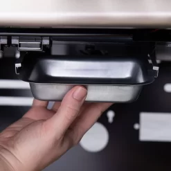 Broil King Baron 490 Black Gasgrill Inkl. Drehspieß - Modell 2023 - SMART Deal Inkl. Grillfürst Grill Control -Barbecue Shop Broil King Gasgrill 875282 BARON490 DRIP TRAY 01