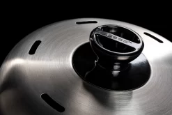 Cobb Grill Premier+ Gas Deluxe Gasgrill 30mbar - Modell 2023 12 Cobb Grill Premier+ Gas Deluxe Gasgrill 30mbar - Modell 2023 -Barbecue Shop Cobb Grill Premier Plus Gas Deluxe Deckel 1