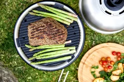 Cobb Grill Premier AIR Deluxe Holzkohlegrill - Modell 2023 -Barbecue Shop Cobb Premier Air Deluxe Lifestyle