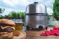 Cobb Grill Premier+ Gas Deluxe Gasgrill 30mbar - Modell 2023 15 Cobb Grill Premier+ Gas Deluxe Gasgrill 30mbar - Modell 2023 -Barbecue Shop Cobb Premier Plus Deluxe Tischgrill Lifestyle 1