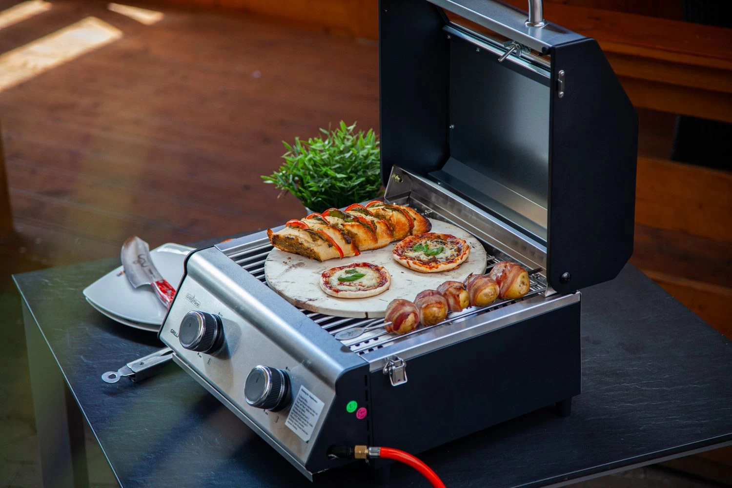 Grillfürst G201E 2-Brenner Gasgrill Portabel V2 - Campinggrill / Balkongrill - X-DEAL Inkl. Untergestell Und Tragetasche 11 Grillfürst G201E 2-Brenner Gasgrill Portabel V2 - Campinggrill / Balkongrill - X-DEAL Inkl. Untergestell Und Tragetasche – Bild 11