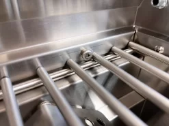 Grillfürst G201E 2-Brenner Gasgrill Portabel V2 - Campinggrill / Balkongrill 50mbar 29 Grillfürst G201E 2-Brenner Gasgrill Portabel V2 - Campinggrill / Balkongrill 50mbar -Barbecue Shop Grillfuerst Campinggrill Grillrost Transportsicherung