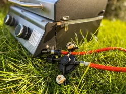 Grillfürst Kombi Kartuschen-Druckregler 50 Mbar - X-DEAL Inkl. 12 Grillfürst Gaskartuschen -Barbecue Shop Grillfuerst Dual Druckminderer Kartuschen