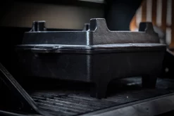 Grillfürst Dutch Oven Set BBQ Kastenform BK6 Aus Gusseisen - X-DEAL Inkl. Tragetasche / Aufbewahrungstasche, Gusseisen Pflege Und Deckelheber 19 Grillfürst Dutch Oven Set BBQ Kastenform BK6 Aus Gusseisen - X-DEAL Inkl. Tragetasche / Aufbewahrungstasche, Gusseisen Pflege Und Deckelheber -Barbecue Shop Grillfuerst Gusseisen Dutch Oven Eckig Fuesse Rost