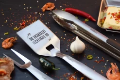 Grillfürst Premium Grillbesteck Set Mit Grillzange, -Wender Und -Gabel - 1. FC Köln Edition 17 Grillfürst Premium Grillbesteck Set Mit Grillzange, -Wender Und -Gabel - 1. FC Köln Edition -Barbecue Shop Grillfuerst Premium Grillwender FC Koeln