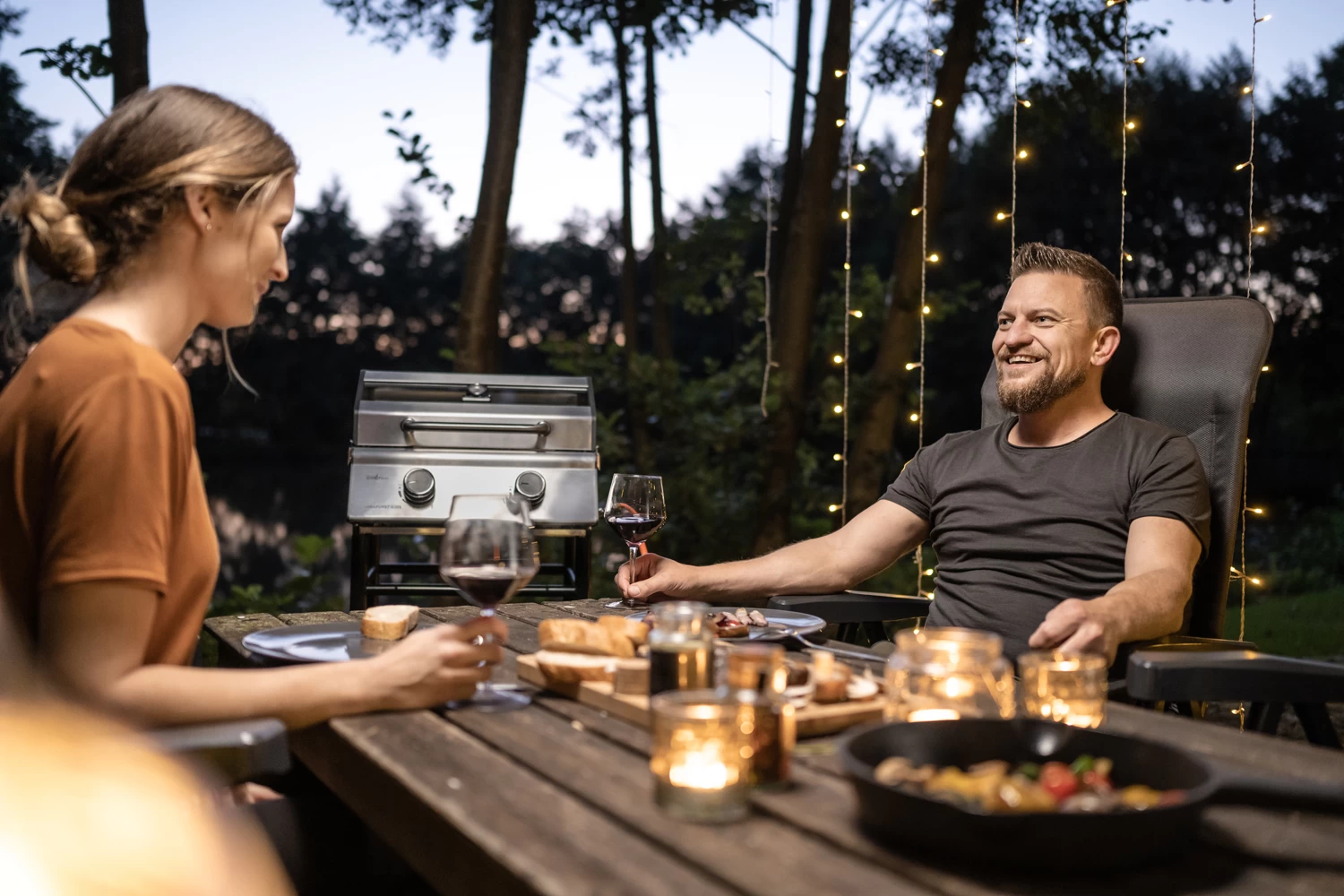 Grillfürst G201E 2-Brenner Gasgrill Portabel V2 - Campinggrill / Balkongrill - X-DEAL Inkl. Untergestell Und Tragetasche 19 Grillfürst G201E 2-Brenner Gasgrill Portabel V2 - Campinggrill / Balkongrill - X-DEAL Inkl. Untergestell Und Tragetasche – Bild 19