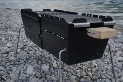 Knister Grill Original - Ausziehbarer Holzkohle Kompaktgrill -Barbecue Shop Knister Grill Beine auf Steinen