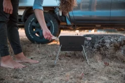 Knister Grill Small - Holzkohle Kompaktgrill 21 Knister Grill Small - Holzkohle Kompaktgrill -Barbecue Shop Knister Grill Campinggrill Beine Wiese