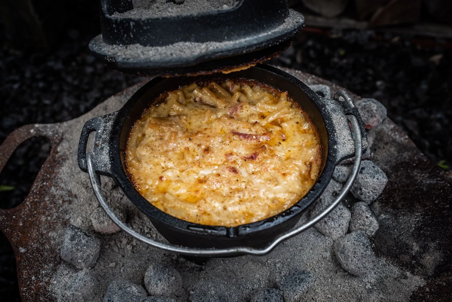 Grillfürst Dutch Oven Set BBQ Edition DO2 - X-DEAL Inkl. Tragetasche / Aufbewahrungstasche, Gusseisen Pflege Und Deckelheber 6 Grillfürst Dutch Oven Set BBQ Edition DO2 - X-DEAL Inkl. Tragetasche / Aufbewahrungstasche, Gusseisen Pflege Und Deckelheber – Bild 6