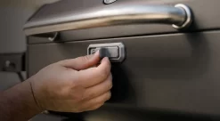 Masterbuilt Tragbarer Holzkohlegrill - Inkl. Abdeckhaube -Barbecue Shop Masterbuilt tragbarer Holzkohlegrill Deckel fest verschliessbar 1