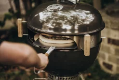 Moesta Smokin' PizzaRing - Pizza-Set (60cm) -Barbecue Shop Moesta Pizzaring Pizzaset Anwendung03 1