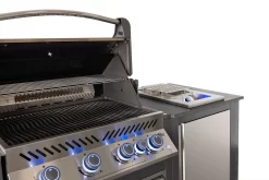 Napoleon Outdoor Küche Oasis Compact 105 Mit Prestige 500 Einbaugrill Und Einbau Sizzle Zone - Inkl. Arbeitsplatte Aus Feinsteinzeug -Barbecue Shop Napoleon Oasis Compact P500 mit Sizzle Zone Seitenbrenner Set