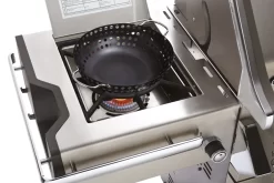 Napoleon Prestige Pro 825-3 Edelstahl Gasgrill Inkl. Drehspieß Und Bodenbeleuchtung + Gratis Napoleon Holzkohlegrill Kugelgrill Ø 57cm -Barbecue Shop Napoleon Prestige Pro 825 Seitenbrenner Gemuesekorb 1