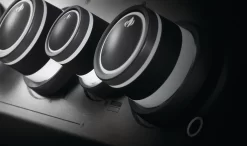 Napoleon Rogue SE 625 Edelstahl Gasgrill Mit Sizzle Zone Und Heckbrenner - Modell 2023 -Barbecue Shop Napoleon Rogue SE Drehknoepfe beleuchtet 1