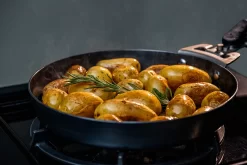 Outdoorchef Carbonstahl Pfanne Ø 24 Cm 13 Outdoorchef Carbonstahl Pfanne Ø 24 Cm -Barbecue Shop Outdoorchef Carbonstahl Pfanne 24cm Anwendung