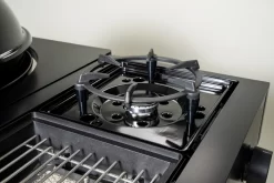 Outdoorchef Blazing Zone + Cooking Zone Kit Plus Für Arosa Evo Black 9 Outdoorchef Blazing Zone + Cooking Zone Kit Plus Für Arosa Evo Black -Barbecue Shop Outdoorchef Cooking Zone Blazing Zone Kit Arosa