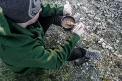 Petromax Emaille Stieltopf / 500 Ml / Schwarz -Barbecue Shop Petromax Emaille Stieltopf 500ml schwarz Lifestyle02