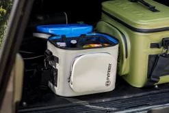 Petromax Kühltasche 8 Liter / Sandfarben -Barbecue Shop Petromax Kuehltasche 8Liter sand Lifestyle