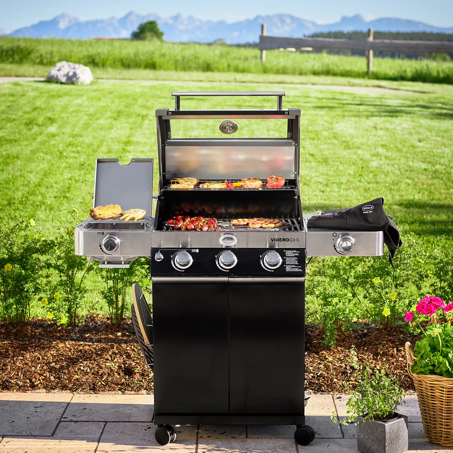 Rösle Gasgrill Videro G3-S VARIO+ Schwarz - Modell 2023 - X-DEAL Inkl. Abdeckhaube, Grillplatte Und Drehspieß 14 Rösle Gasgrill Videro G3-S VARIO+ Schwarz - Modell 2023 - X-DEAL Inkl. Abdeckhaube, Grillplatte Und Drehspieß – Bild 14