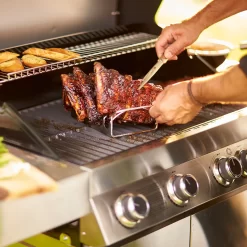 Rösle Gasgrill Videro G4 Edelstahl - Modell 2023 6 Rösle Gasgrill Videro G4 Edelstahl - Modell 2023 -Barbecue Shop Roesle Videro G4 Edelstahl Gasgrill Station Mood