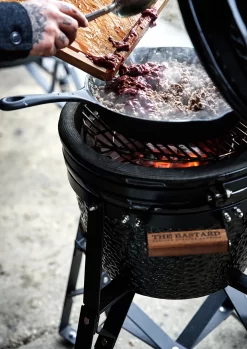 The Bastard Keramikgrill Classic Compact - Schwarz Glänzend - Modell 2023