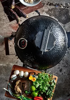 The Bastard Keramikgrill Classic Medium - Complete - Schwarz Glänzend - Modell 2023 28 The Bastard Keramikgrill Classic Medium - Complete - Schwarz Glänzend - Modell 2023 -Barbecue Shop The Bastard Classic Medium Keramikgrill Seitenablagen