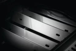 Napoleon Rogue 425 Gasgrill - All Black - Modell 2023 -Barbecue Shop napoleon rogue gasgrill brennerabdeackungen sear plates 3