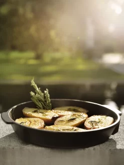 Outdoorchef Gusseisenpfanne / Aromapfanne Ø 23cm