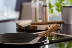 Petromax Flexibler Pfannen- Und Grillwender (Kurzgriff) 10 Petromax Flexibler Pfannen- Und Grillwender (Kurzgriff) -Barbecue Shop petromax grillwender einsatz flex1