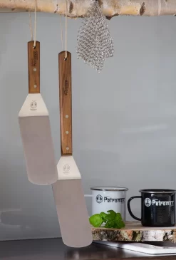 Petromax Flexibler Pfannen- Und Grillwender (Kurzgriff) 11 Petromax Flexibler Pfannen- Und Grillwender (Kurzgriff) -Barbecue Shop petromax grillwender haengend flex1